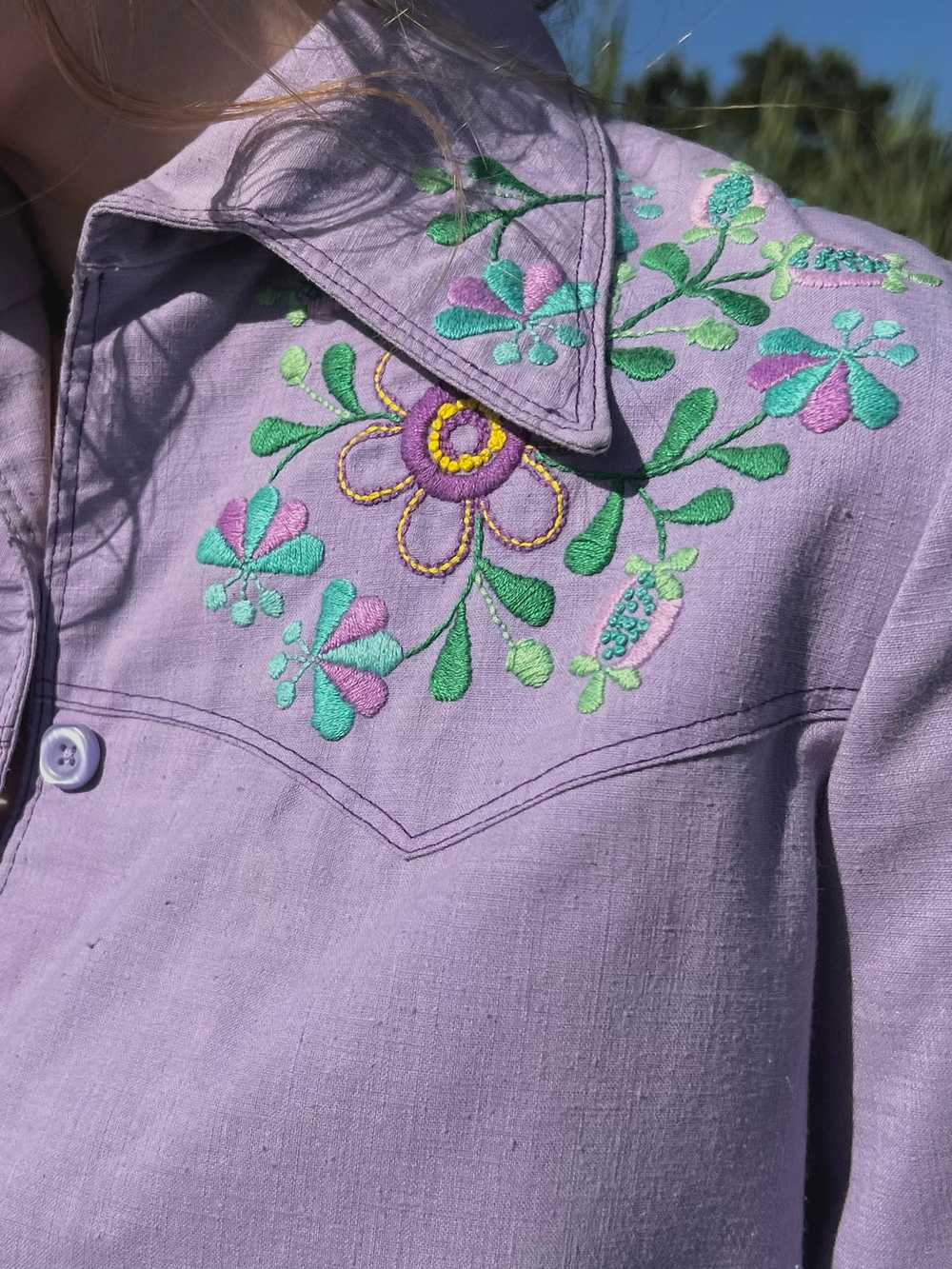 1970s Lavender Floral Embroidery Cotton Shirt Jac… - image 3