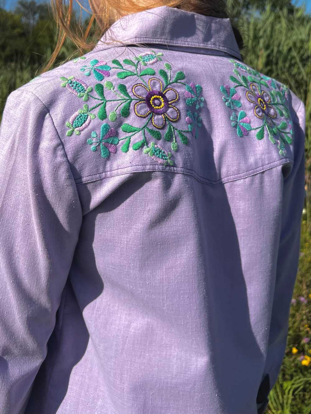 1970s Lavender Floral Embroidery Cotton Shirt Jac… - image 4