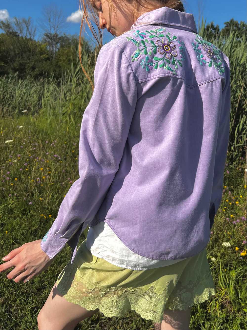 1970s Lavender Floral Embroidery Cotton Shirt Jac… - image 8
