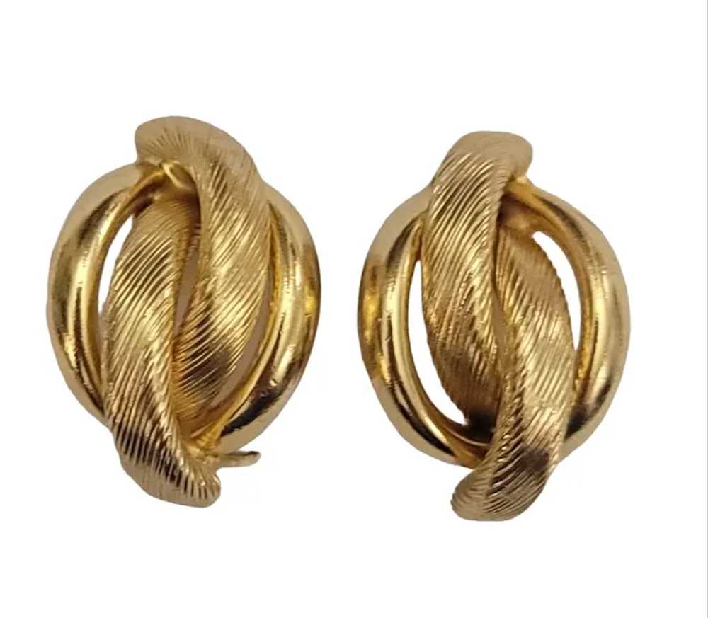 Grosse 1959 Smooth, Textured Gold Tone Knot Clip-… - image 10