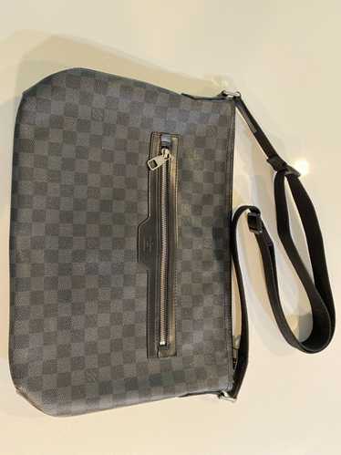 Authentic Louis Vuitton Monogram Messenger Bag Shoulder Cross Bag LV E5842