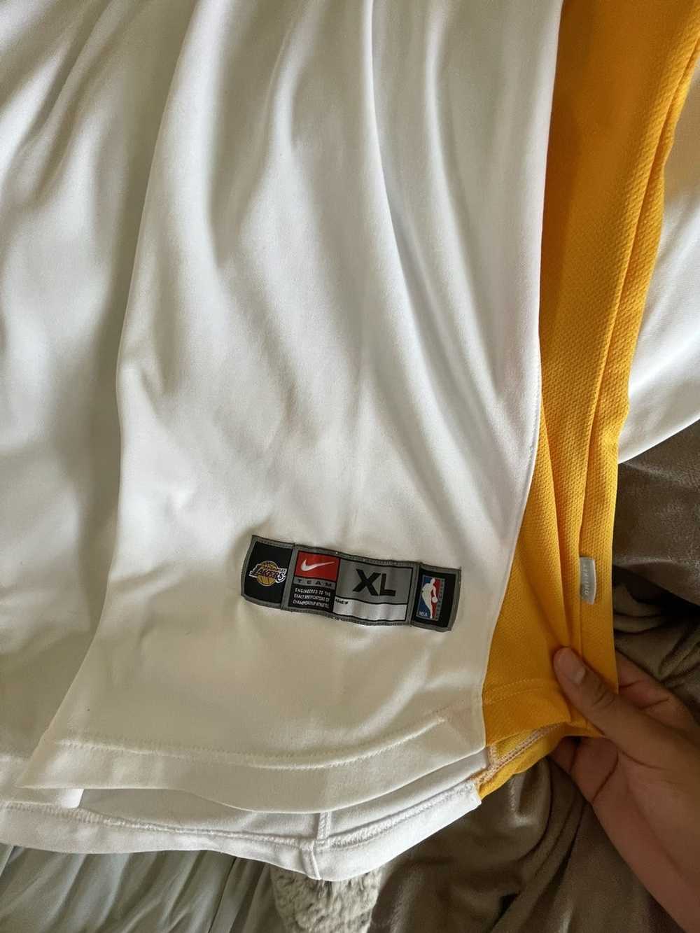 Nike Vintage Lakers warm up shirt - image 4