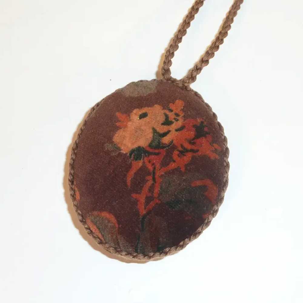 Unusual Cloth Pendant Necklace - image 7