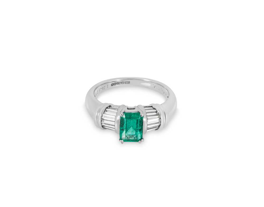 Bespoke 18kt White Gold Emerald & Diamond Ring - … - image 3