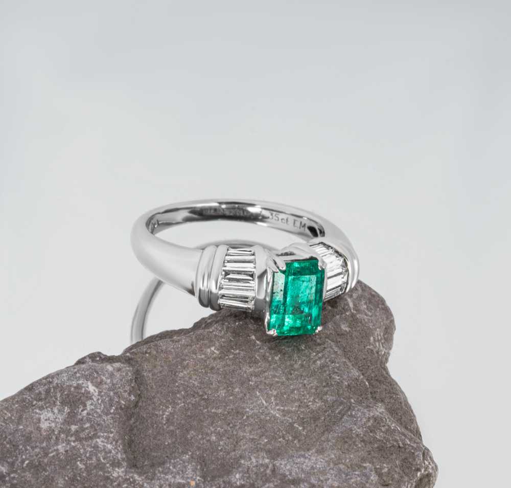 Bespoke 18kt White Gold Emerald & Diamond Ring - … - image 4