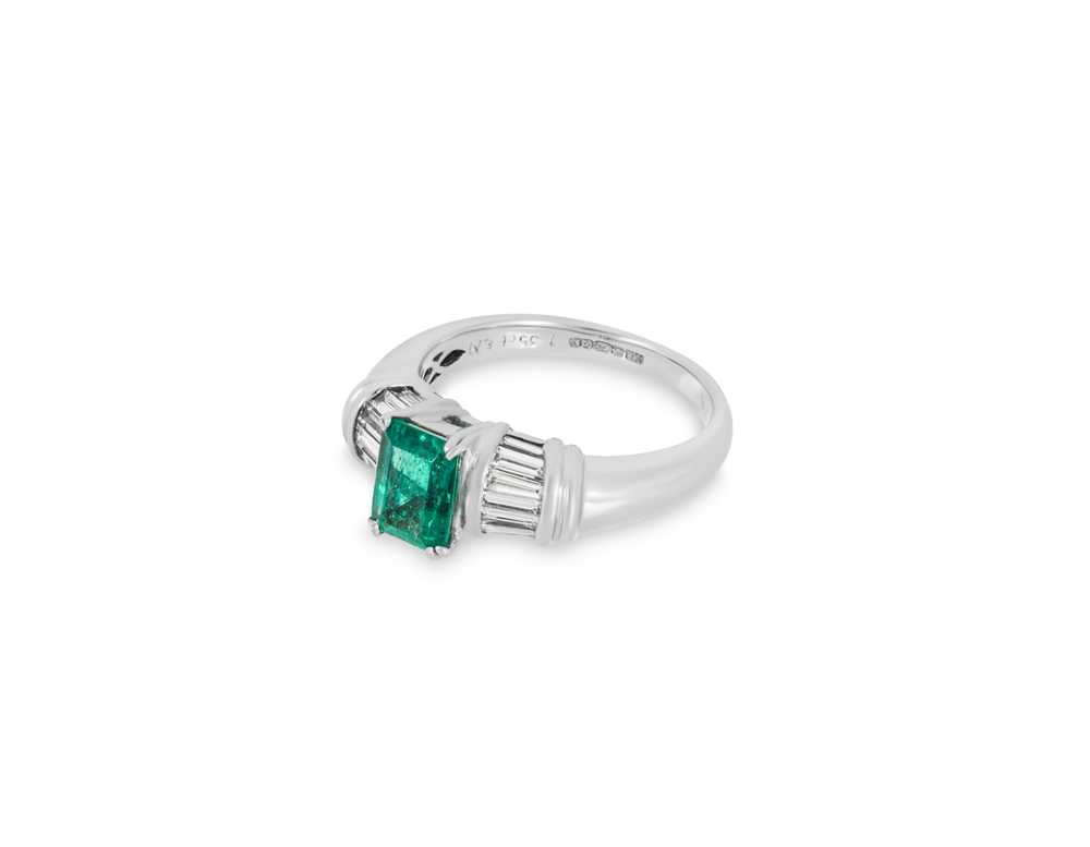 Bespoke 18kt White Gold Emerald & Diamond Ring - … - image 5
