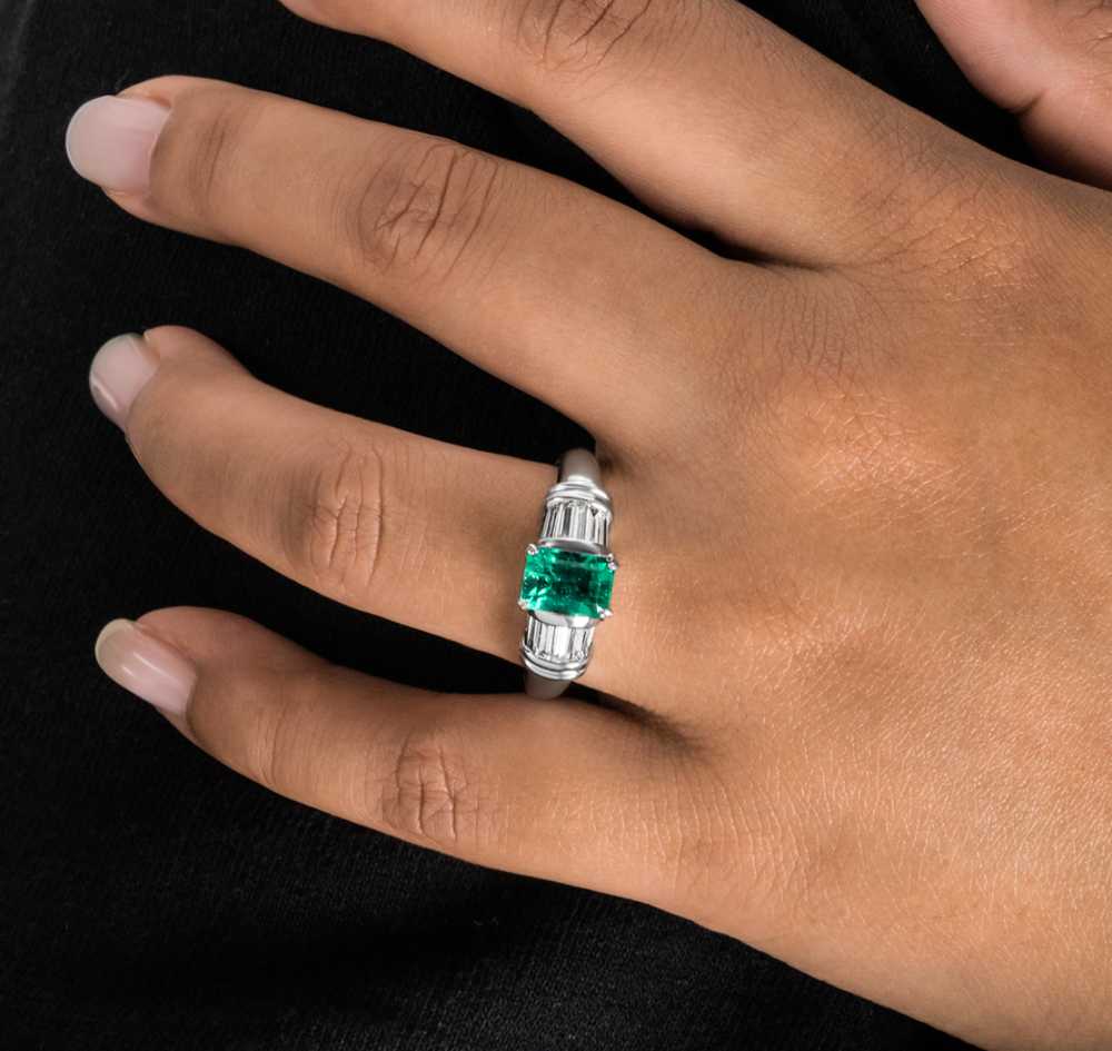 Bespoke 18kt White Gold Emerald & Diamond Ring - … - image 6