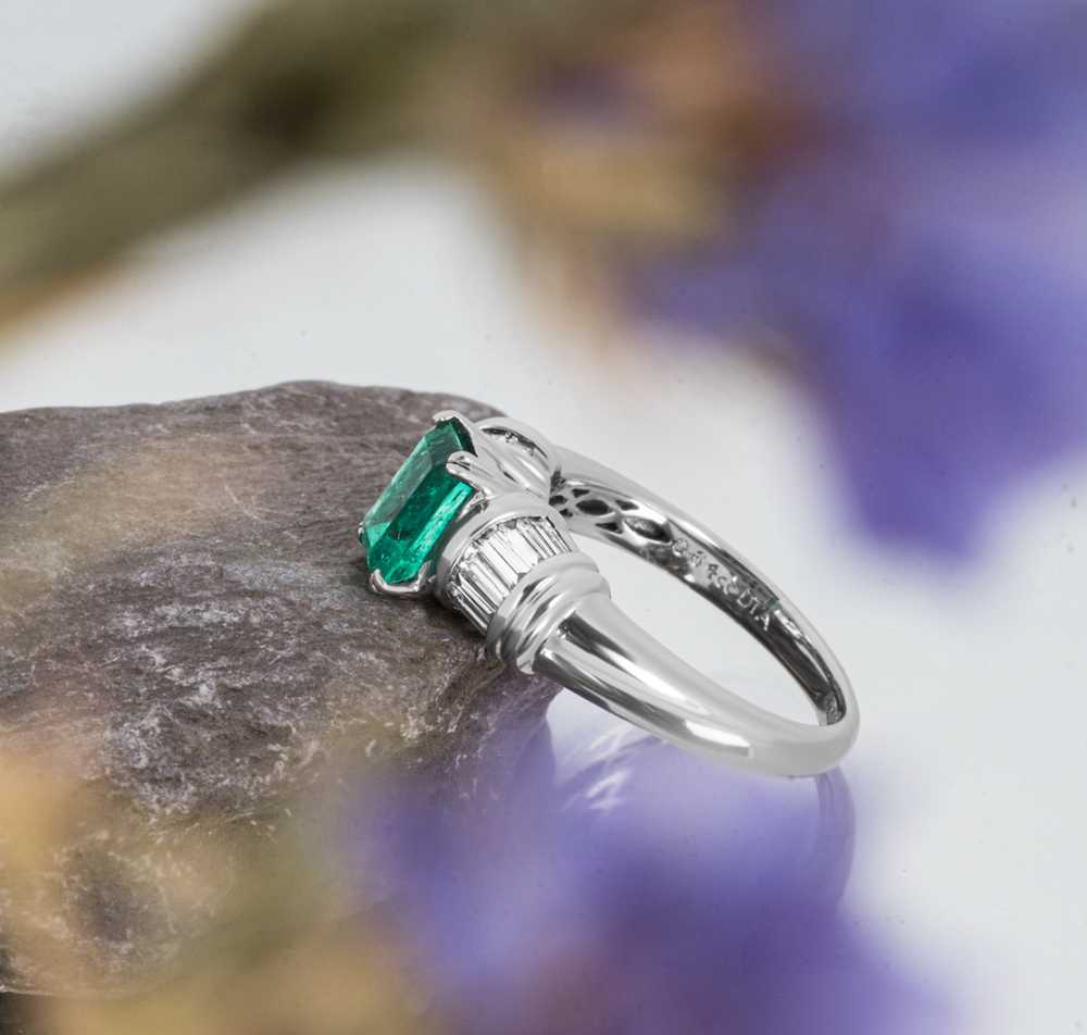 Bespoke 18kt White Gold Emerald & Diamond Ring - … - image 7