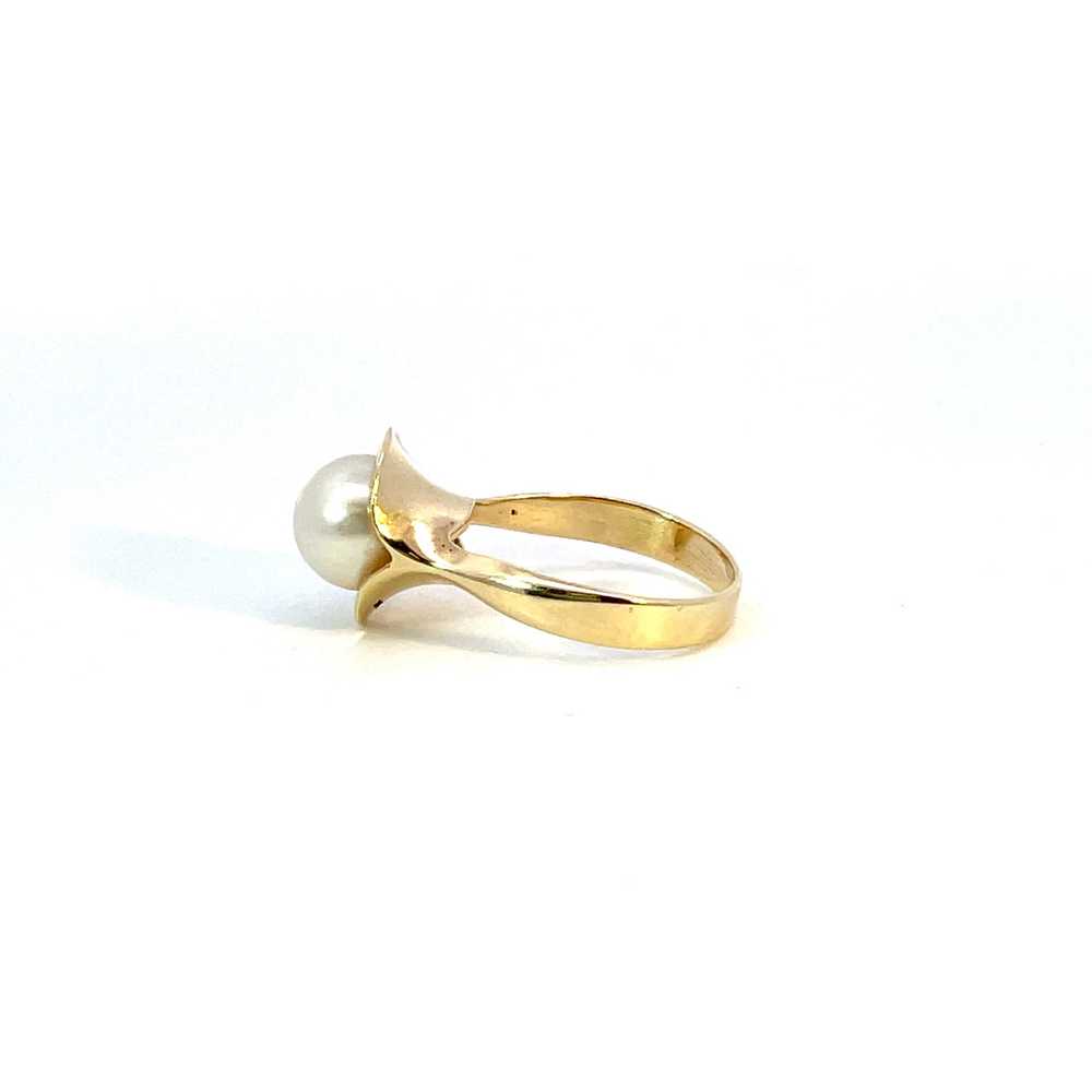 14K Yellow Gold 8mm Pearl Ring Size 4.5 - image 4