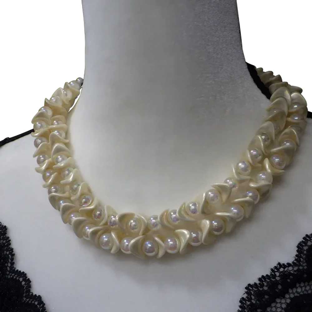 Elegant Older Plastics Necklace, Iridescent Pearl… - image 1