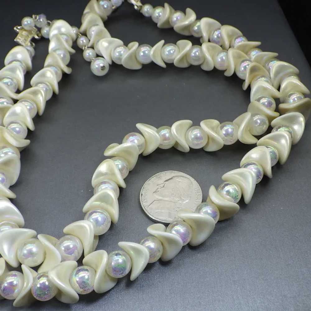 Elegant Older Plastics Necklace, Iridescent Pearl… - image 2