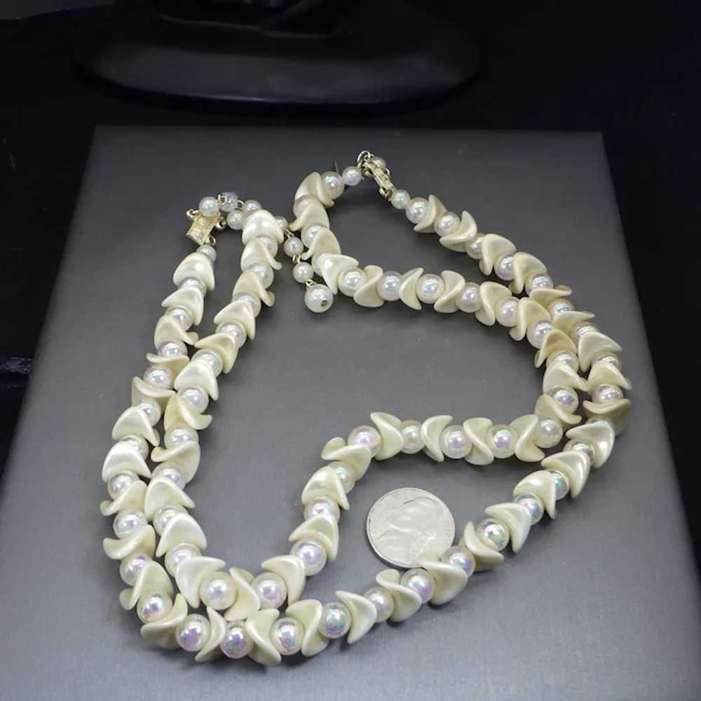 Elegant Older Plastics Necklace, Iridescent Pearl… - image 3