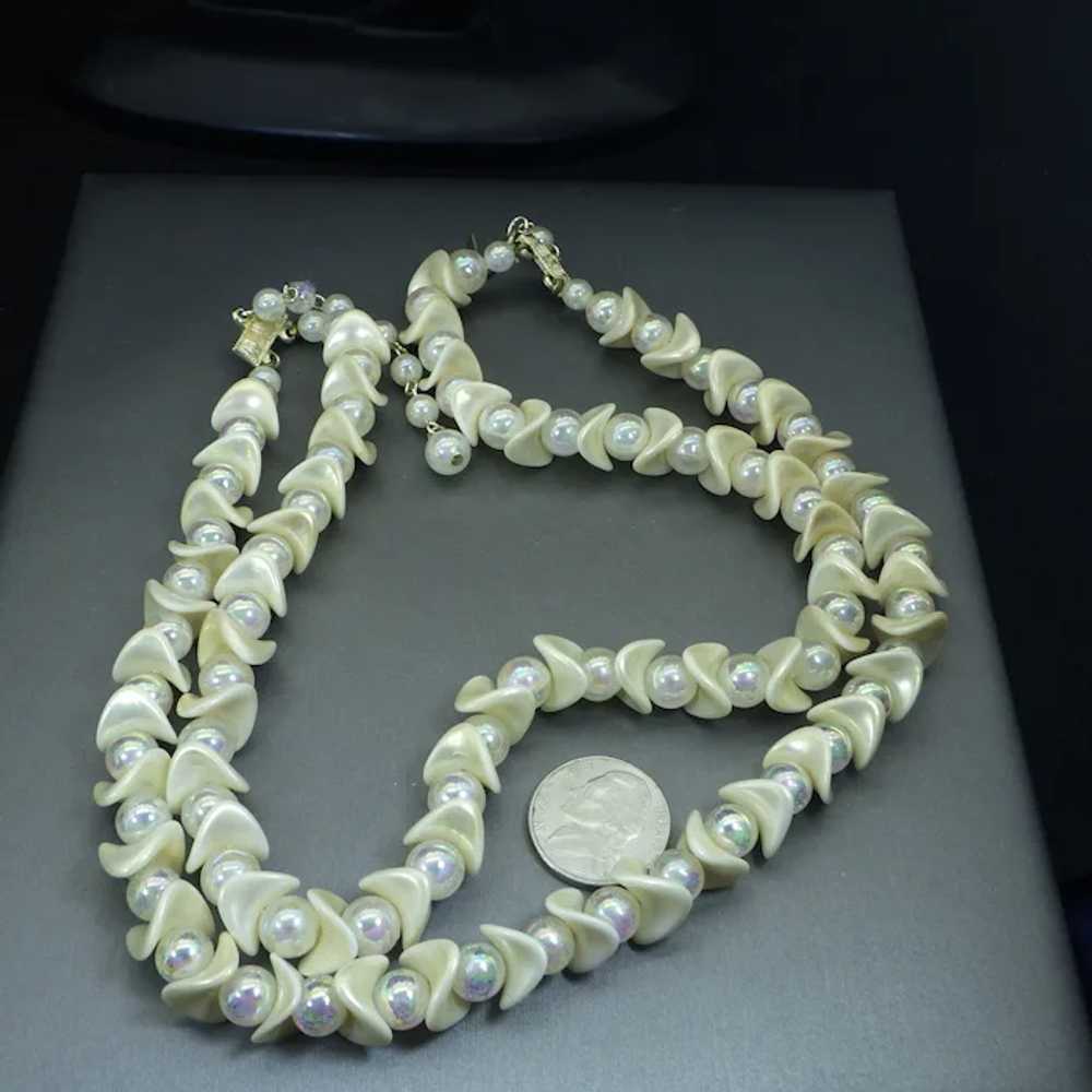 Elegant Older Plastics Necklace, Iridescent Pearl… - image 5