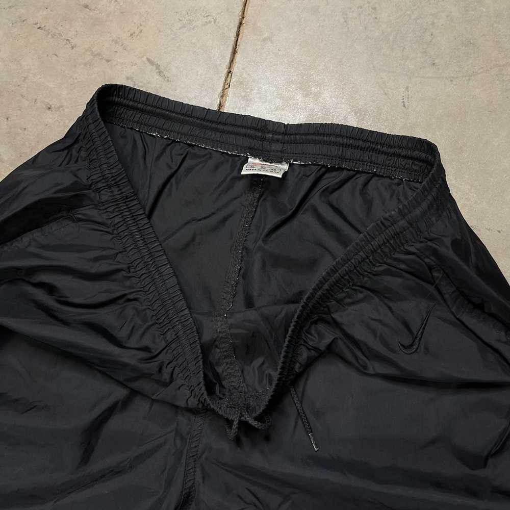 Nike × Vintage Vintage Nike Nylon Pants Baggy Fit… - image 3