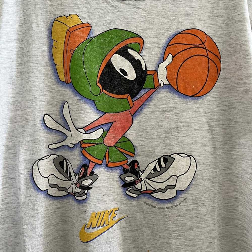 looney tunes sneakers nike