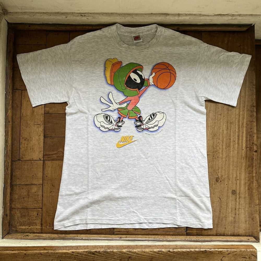 looney tunes nike collection