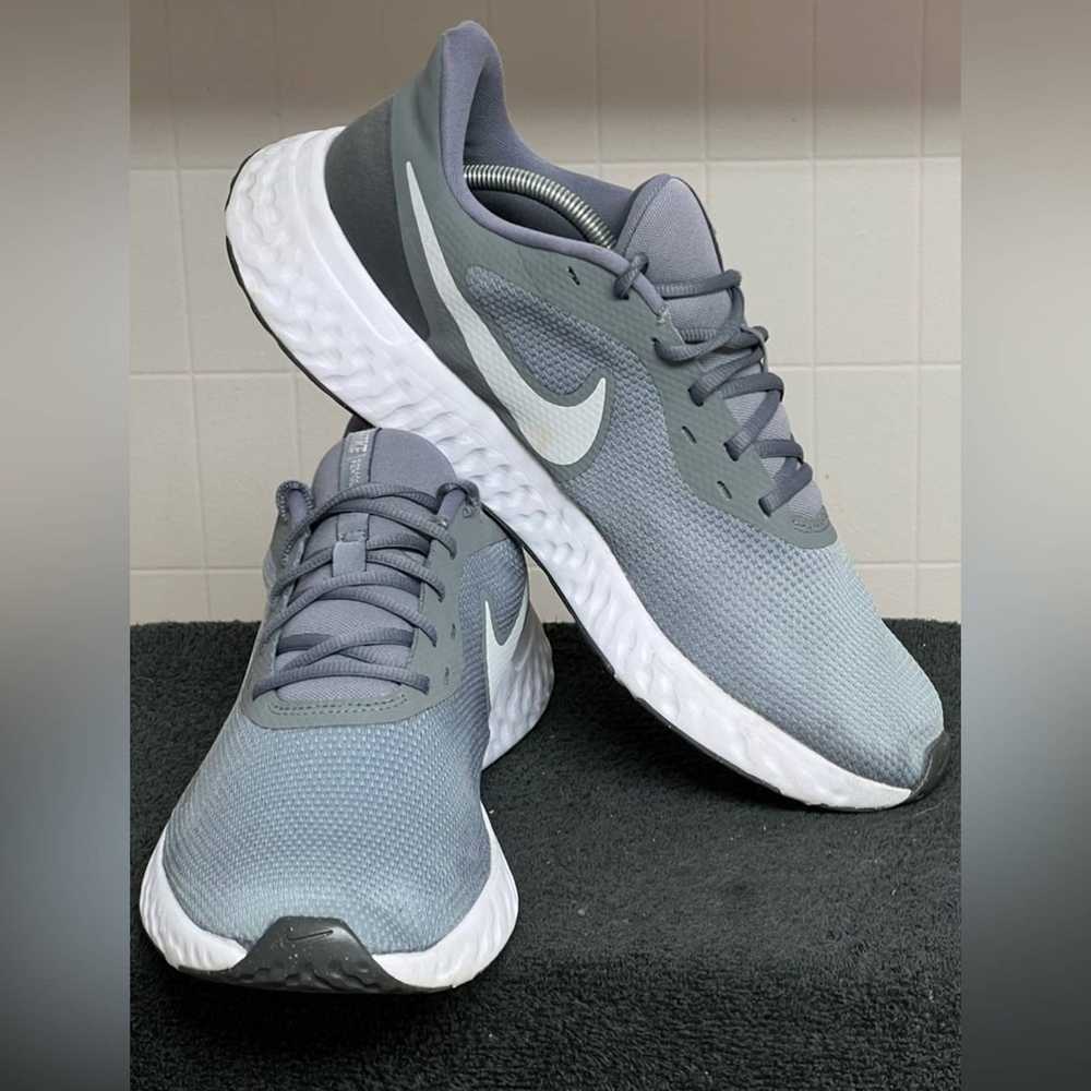 mens nike revolution sneakers