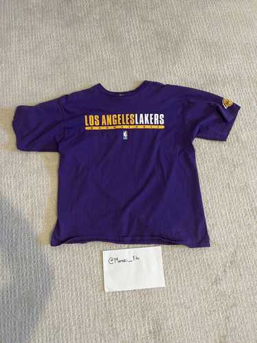 La Lakers Nike Center Swoosh T Shirt Mens L Large Y2K Los Angeles Lakers