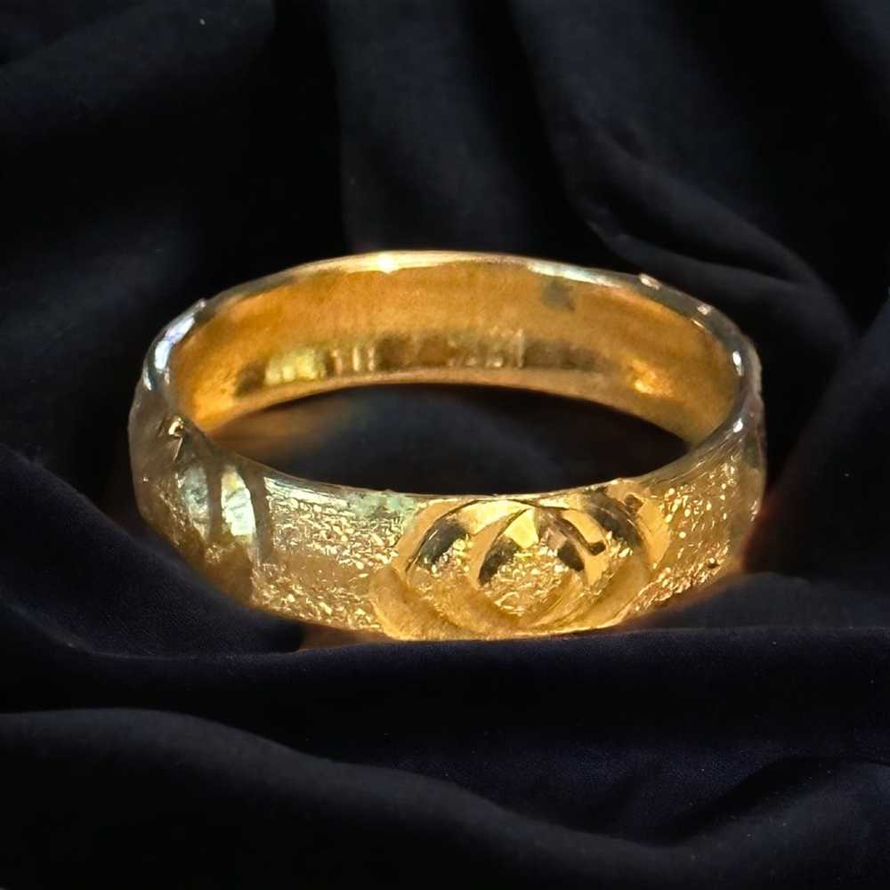 Vintage Vintage gold tone carved band ring - image 1