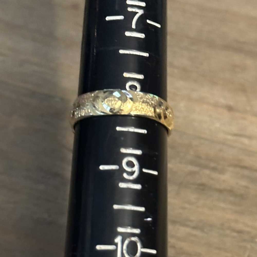 Vintage Vintage gold tone carved band ring - image 3