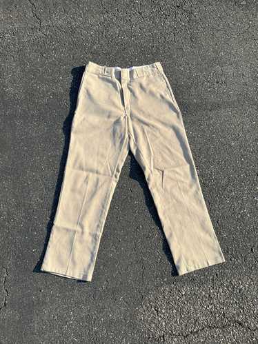 Trending styles from Dickies 🤎⁠ ⁠ The 'Original 874 Work Pants'.who  loves this style?⁠ ⁠ ⁠ #dickies #dickiespants #womenspants…