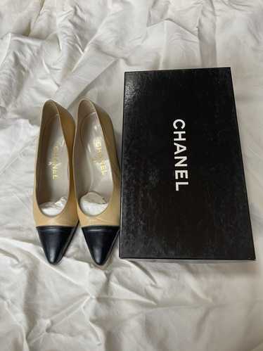Chanel Vintage authentic Chanel Nude/black kitten 