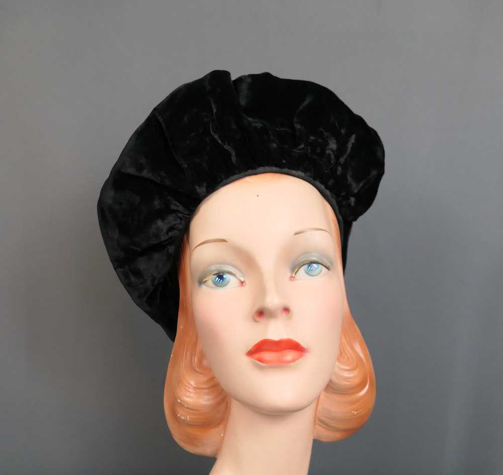 Vintage 1940s Black Velvet Hat, Gathered Front, T… - image 4