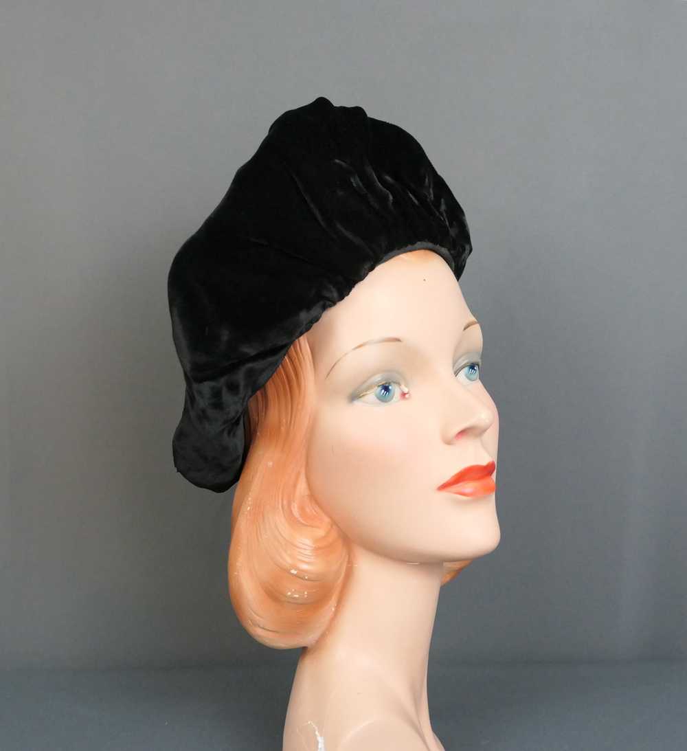 Vintage 1940s Black Velvet Hat, Gathered Front, T… - image 5