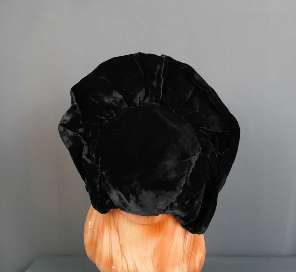 Vintage 1940s Black Velvet Hat, Gathered Front, T… - image 9