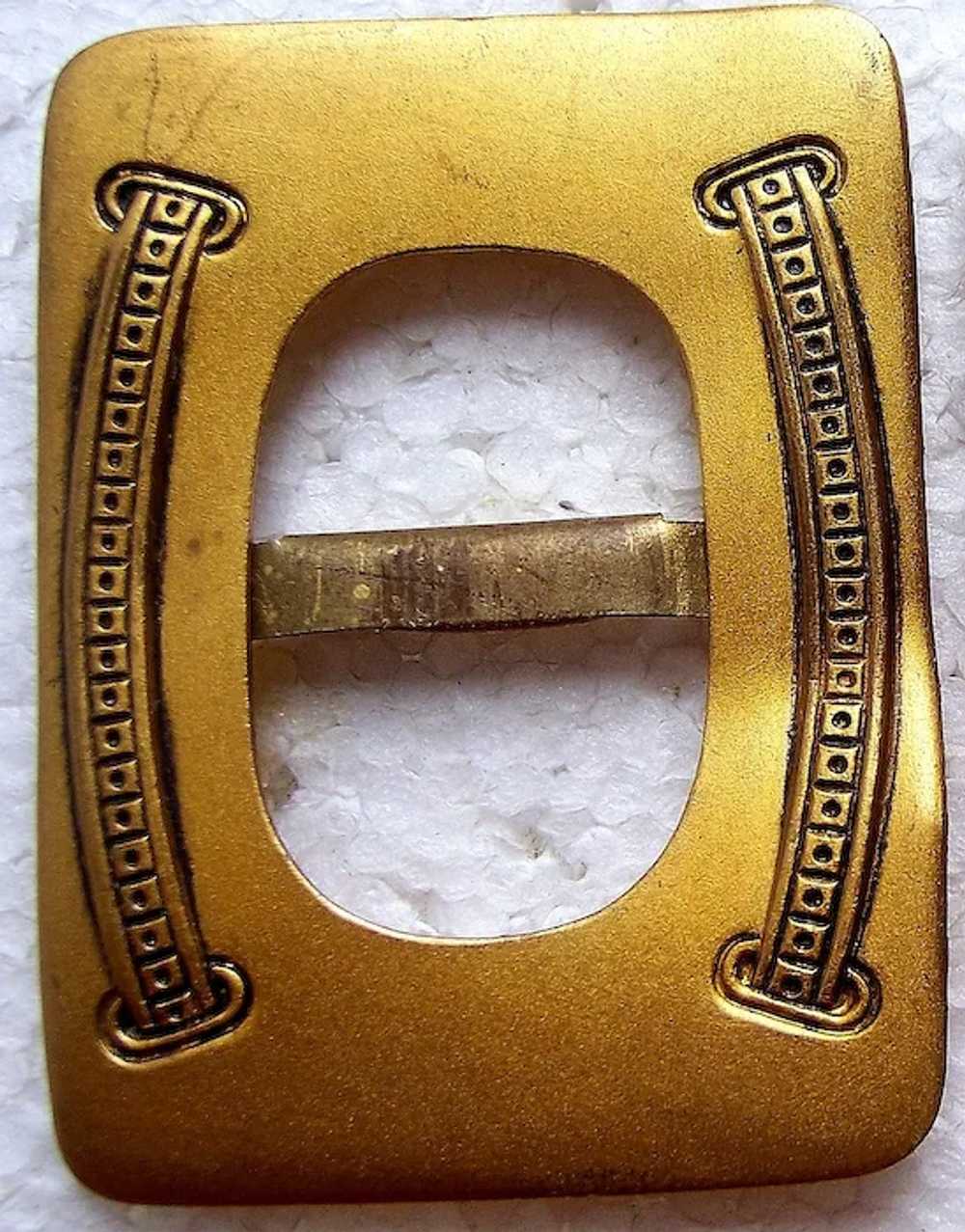 Four belt or sash buckles in gilded hammered and … - image 10