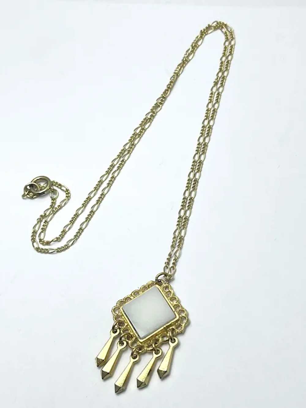 Vintage White Glass Pendant Necklace - image 5