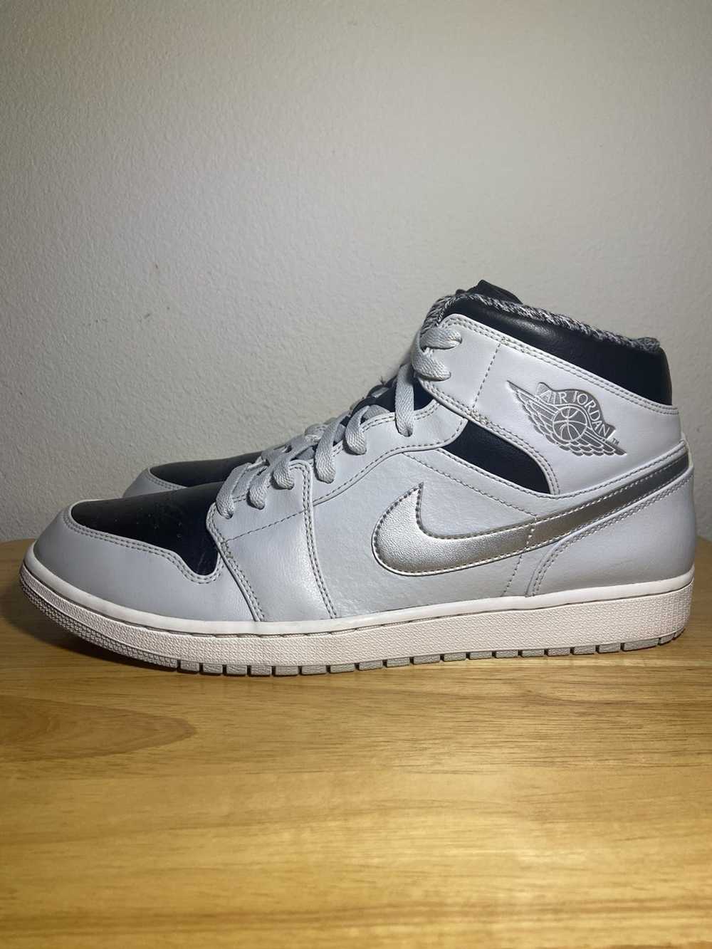 Jordan Brand × Nike Air Jordan 1 Retro Mid 'Wolf … - image 2