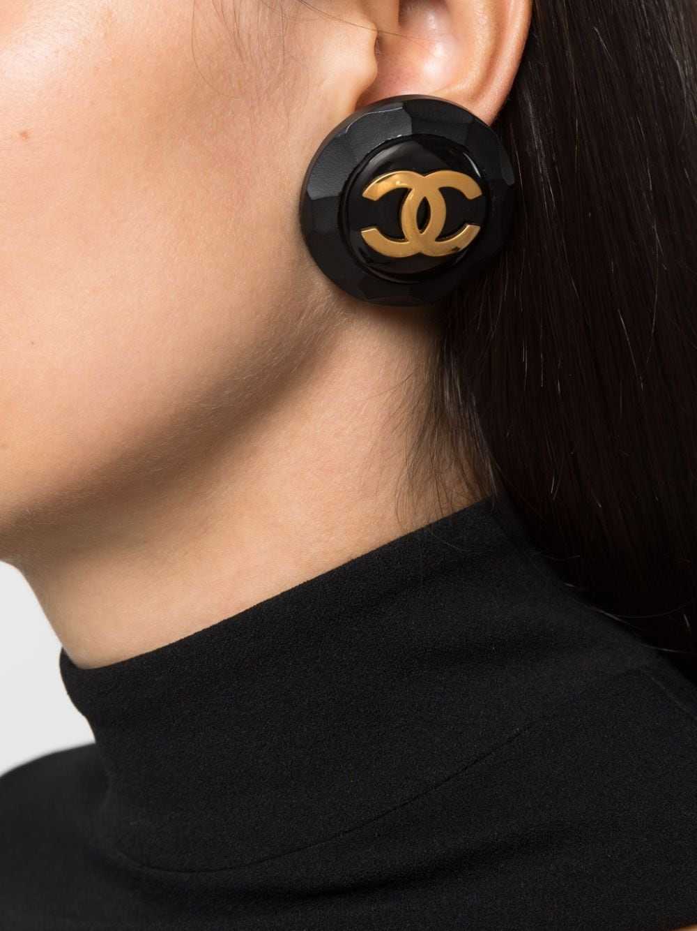 CHANEL Pre-Owned 1984/1990 CC clip-on earrings - … - image 2