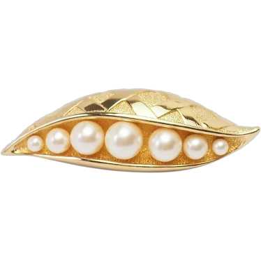 Vintage gold tone metal faux pearl peapod brooch p