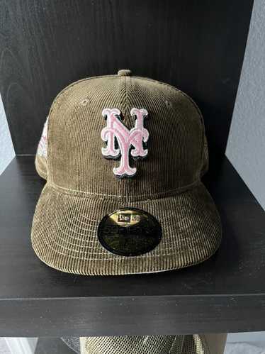 New York Mets Mets Skyline New Era 59Fifty Fitted Hat (GITD Black Kell –  ECAPCITY