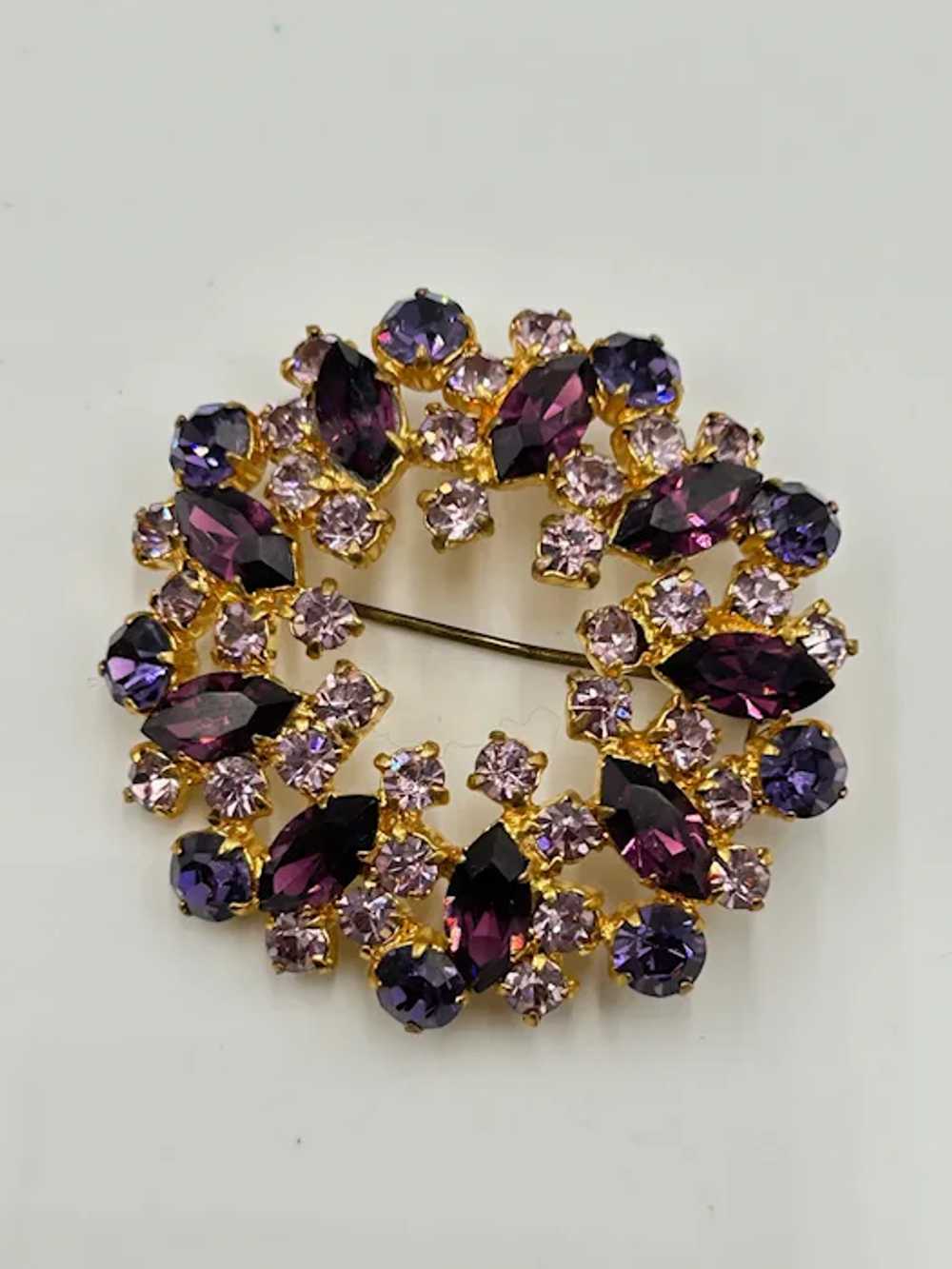 Vintage Purple Rhinestones Wreath Pin Brooch Gold… - image 2