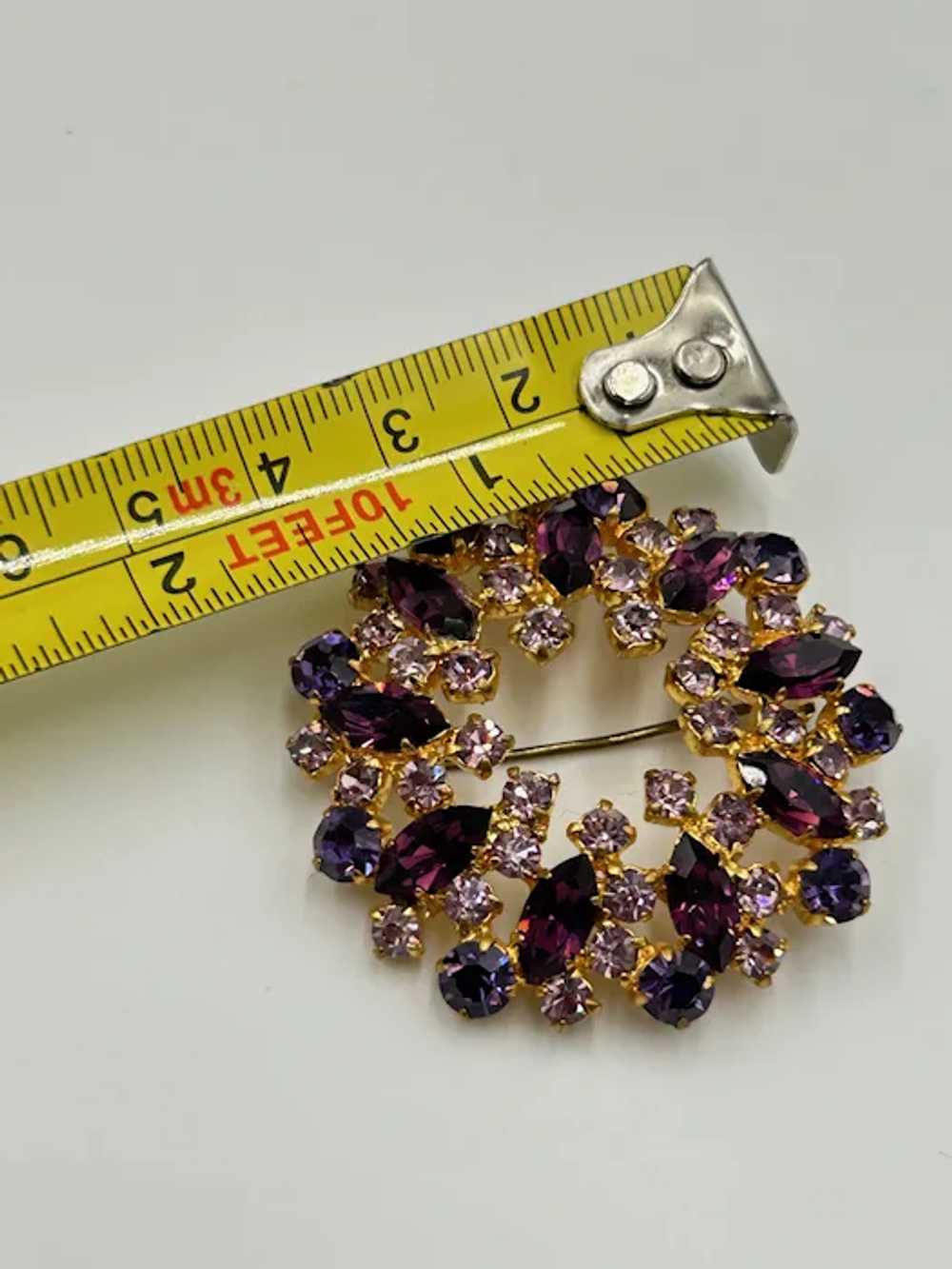 Vintage Purple Rhinestones Wreath Pin Brooch Gold… - image 4