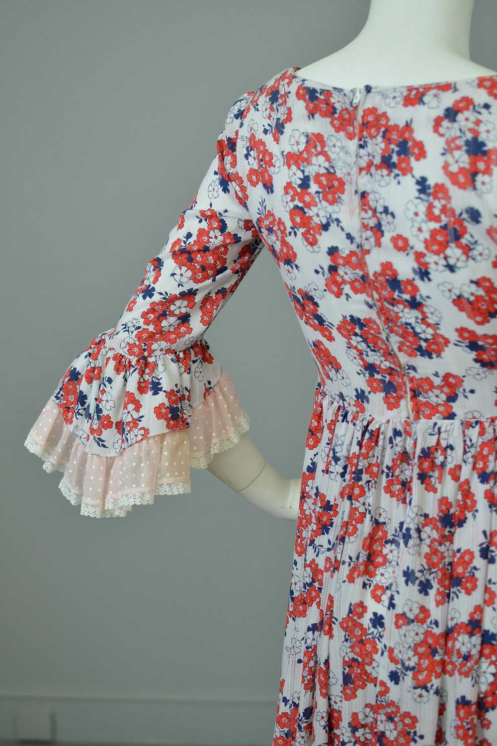 1970s Floral Print Ruffle Sleeves Baby Doll Peasa… - image 10