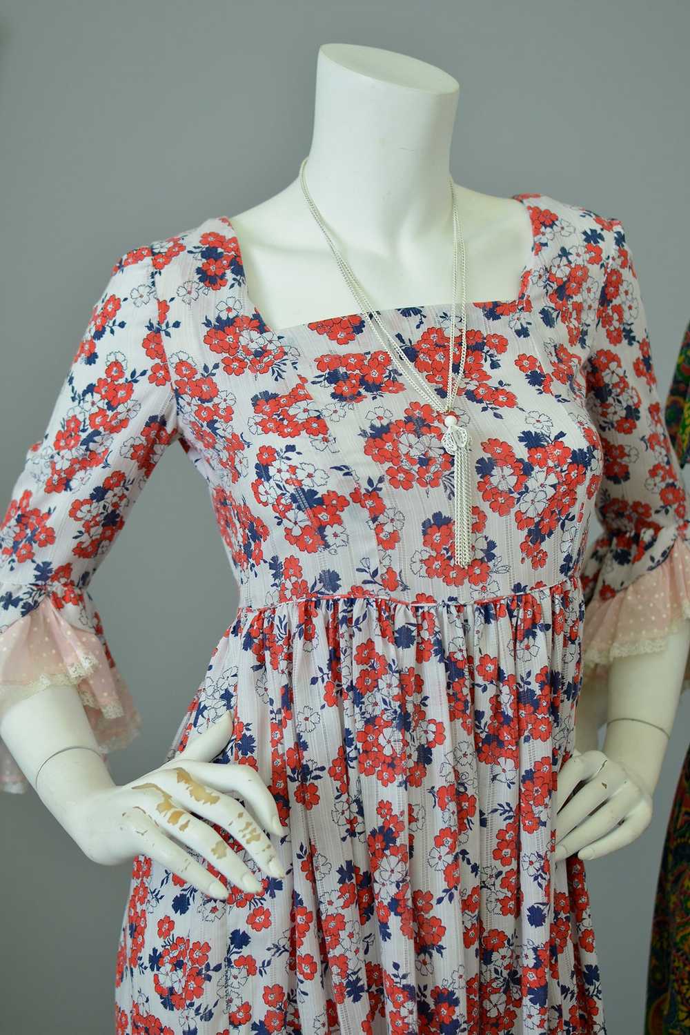 1970s Floral Print Ruffle Sleeves Baby Doll Peasa… - image 11