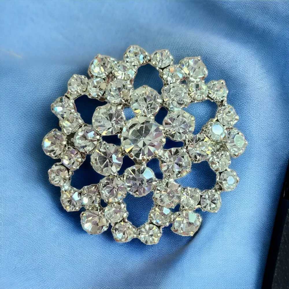 Vintage Rhinestone Silver Snowflake Style Brooch - image 4