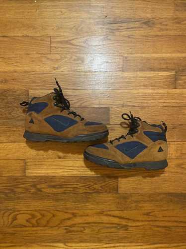 Nike ACG Wmns Nike ACG Hiking Shoe Sz 7.5