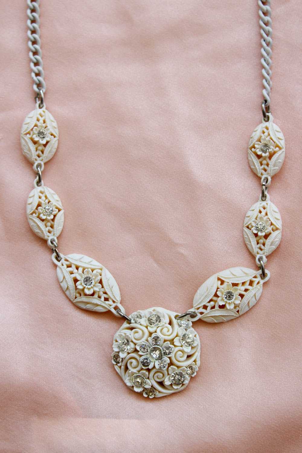 1950s White Carved Celluloid Rhinestone Necklace - image 3
