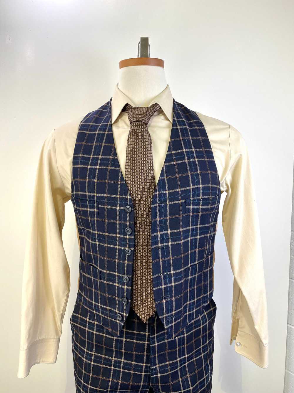 1970s Vintage Men's Suit, Navy/ Beige Plaid 3-Pie… - image 7