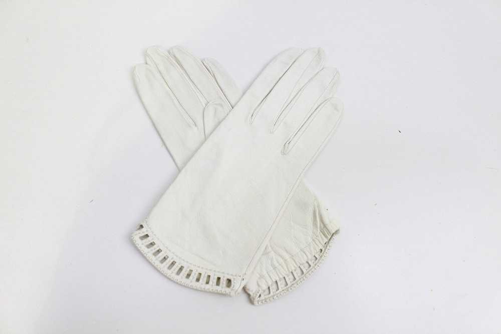 Vintage 40s/50s White Leather Gloves With Cut-Out… - image 1