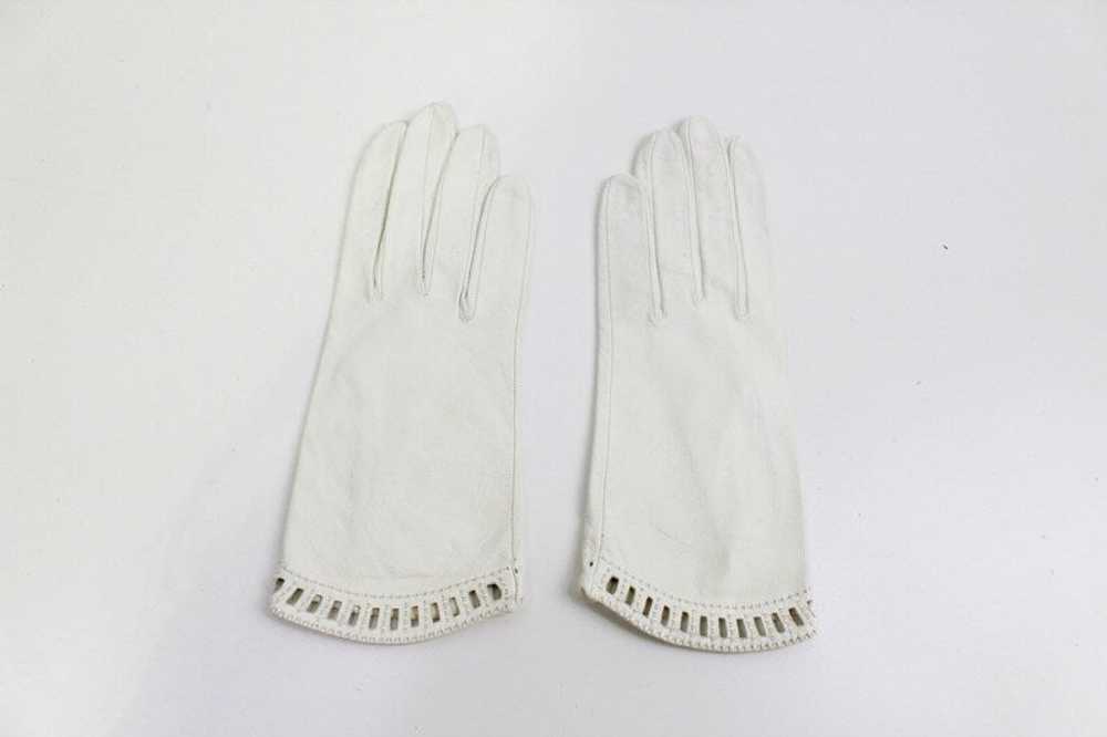 Vintage 40s/50s White Leather Gloves With Cut-Out… - image 2