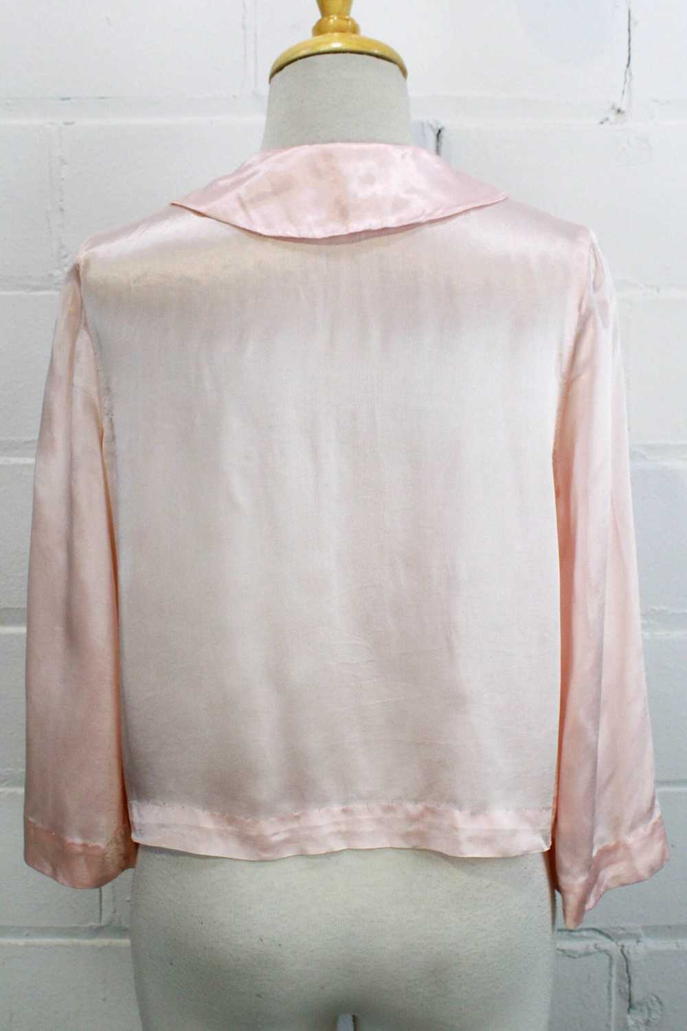 Vintage 1940s Pink Liquid Satin Bed Jacket with P… - image 7