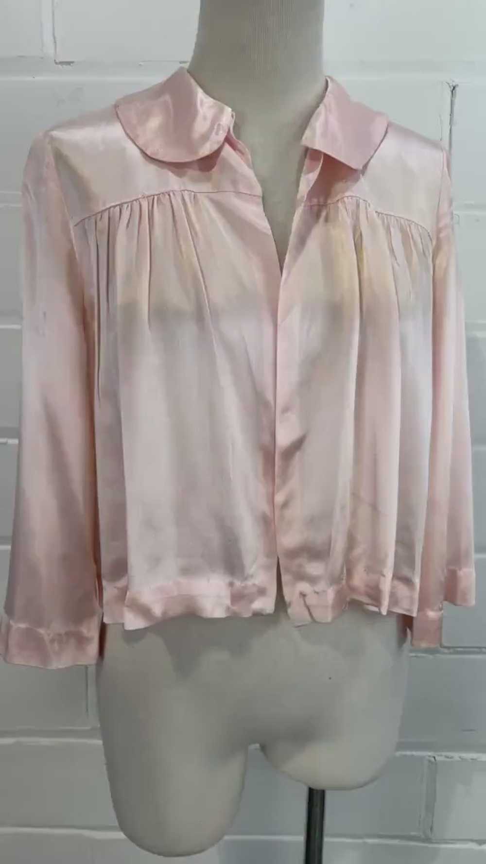 Vintage 1940s Pink Liquid Satin Bed Jacket with P… - image 9