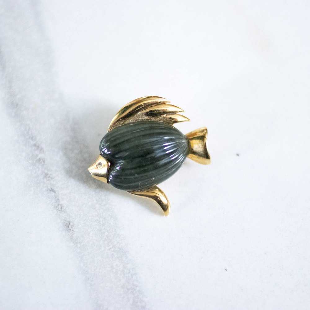 Vintage Crown Trifari Green Glass and Gold Tone F… - image 2