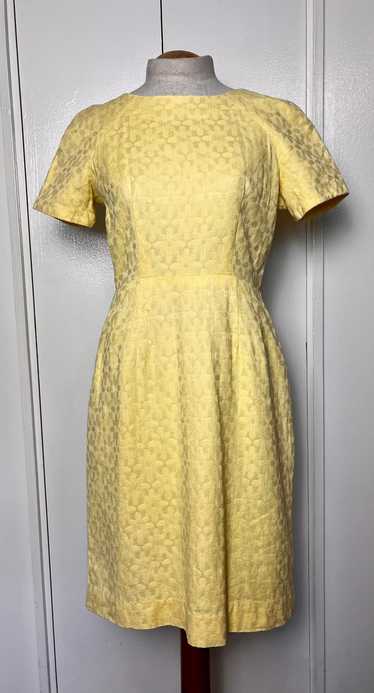 Vintage 1960’s Light Yellow Daisy Flower Short Sle