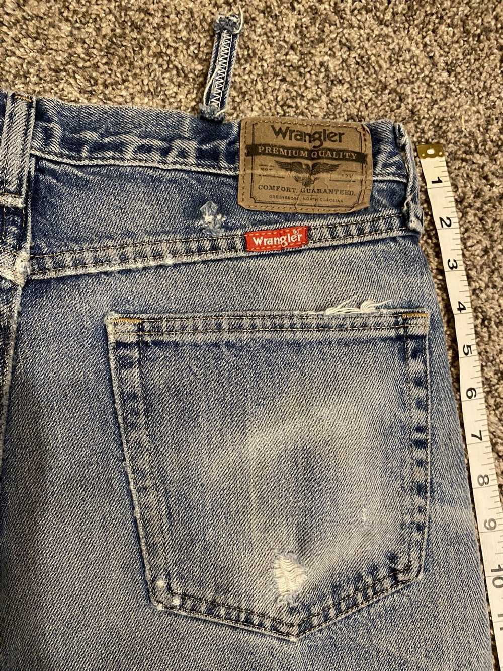 Wrangler Distressed wrangler jeans 34x32 - image 2